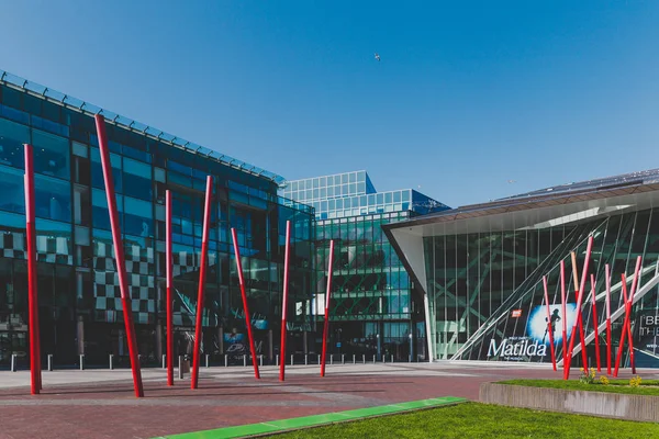 Vue grand angle sur le Théâtre Bord Gais et le Grand Canal Squ — Photo