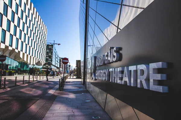 Détails architecturaux du Théâtre Bord Gais dans le rénové — Photo