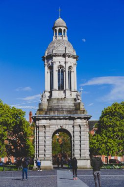 ünlü Trinity college Dublin CI içinde avlu görünümü