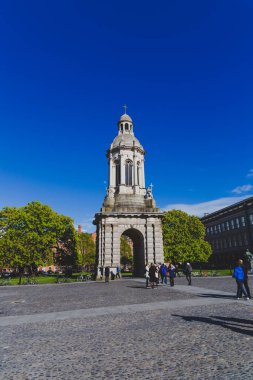 ünlü Trinity college Dublin CI içinde avlu görünümü