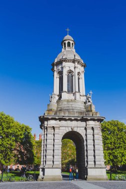 ünlü Trinity college Dublin CI içinde avlu görünümü