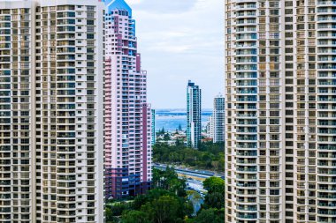 ayrıntı kıyı şeridi ve Surfers Paradise, Gol içinde gökdelenler