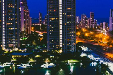 ayrıntı kıyı şeridi ve Surfers Paradise, Gol içinde gökdelenler