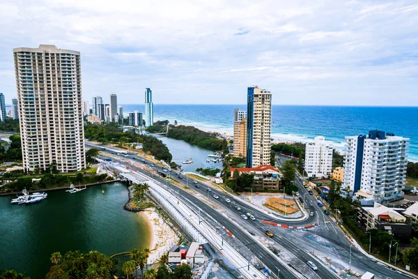 Detalj av kusten och skyskrapor i Surfers Paradise, Gol — Stockfoto