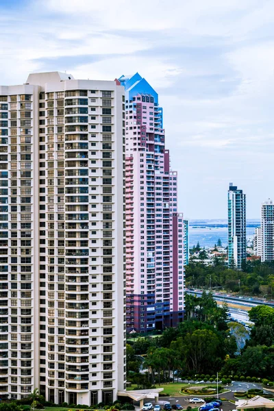 Detail of the coastline and skyscrapers in Surfers Paradise, Gol — Stock Photo, Image