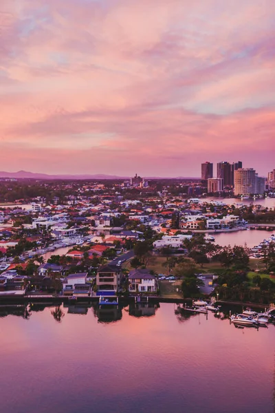 Detail van de kustlijn en de wolkenkrabbers in Surfers Paradise, Gol — Stockfoto