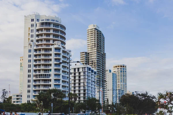 Detail of the coastline and skyscrapers in Surfers Paradise, Gol — Stock Photo, Image