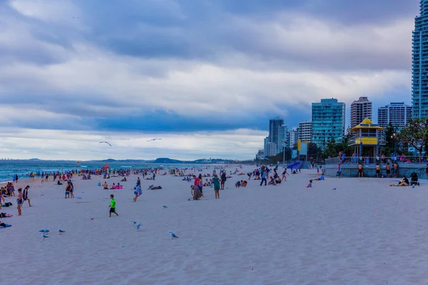 Het strand en het landschap in Surfers Paradise op de Goudkust — Stockfoto