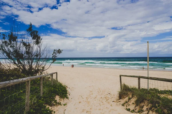 The beach and landscape in Surfers Paradise on the Gold Coast — Stock Photo, Image