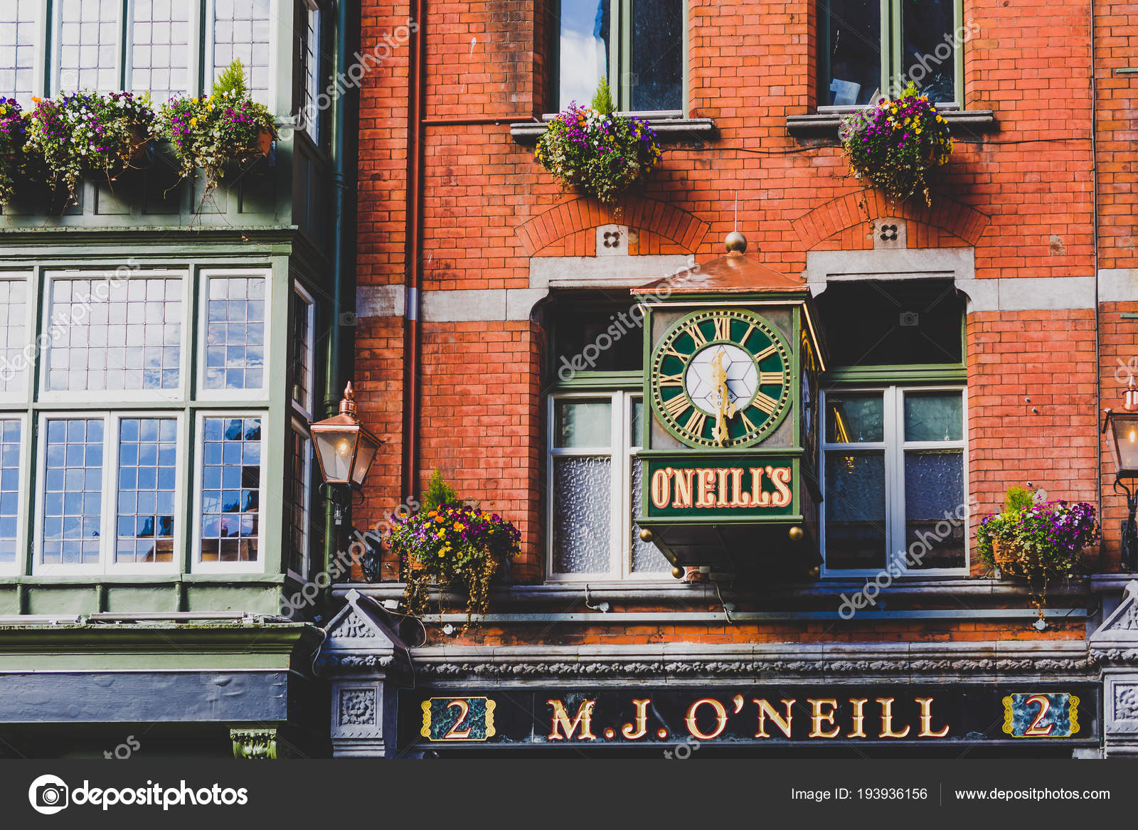 Irish Pubs Buildings And Architecture In Dublin City Centre On A irish-pubs-buildings-and-architecture-in-dublin-city-centre-on-a