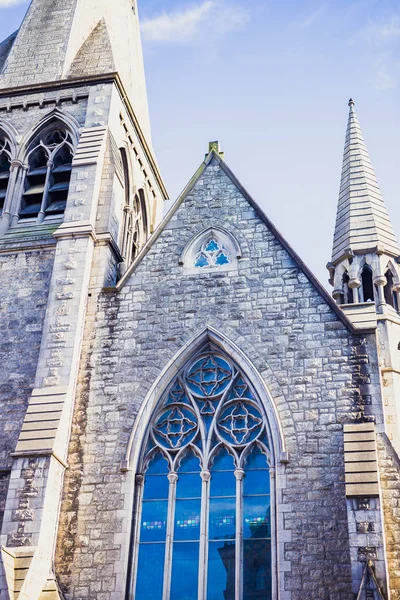 St Andrew 's Church architecture in Dublin city centre on a spri — стоковое фото