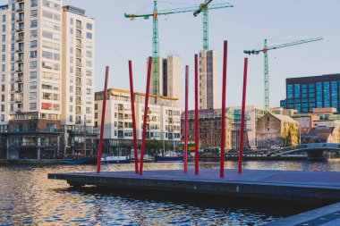 Dublin City Grand Canal Dock görünümünü akşam