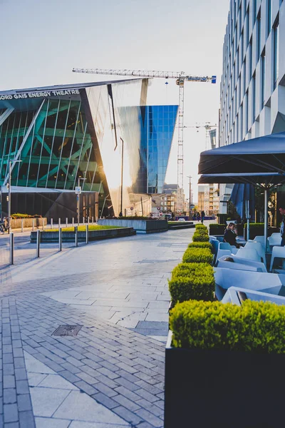 Golden hour on Grand Canal Square, part of the renovated Docklan — Stock Photo, Image