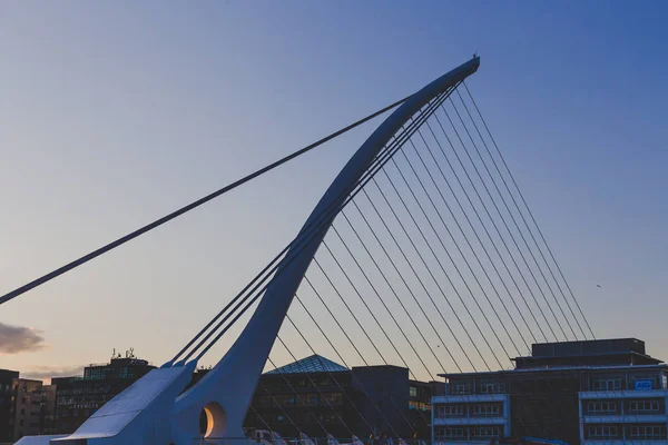 Dublin híres Samuel Beckett híd a folyón Lif megtekintése — Stock Fotó