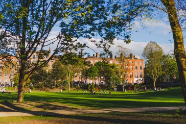 Ayrıntı Merrion Meydanı'nın Park Dublin şehir merkezinde