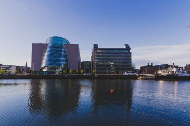 Dublin, İrlanda - Kongre Merkezi Dublin Liffey Nehri görülen görünümünü 12 Mayıs 2018
