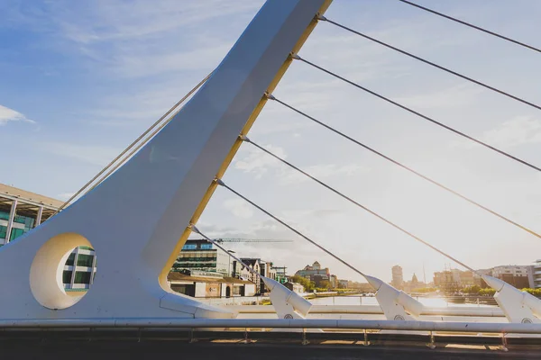 Dublín Irlanda Mayo 2018 Puente Samuel Beckett Sobre Río Liffey — Foto de Stock