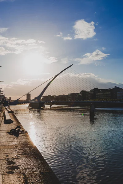 爱尔兰都柏林 2018年5月12日 利菲河河上的塞缪尔 贝克特桥在都柏林的多克兰 — 图库照片