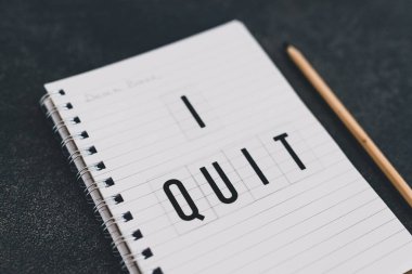 Sevgili patron. Mesajı deftere yazdım.