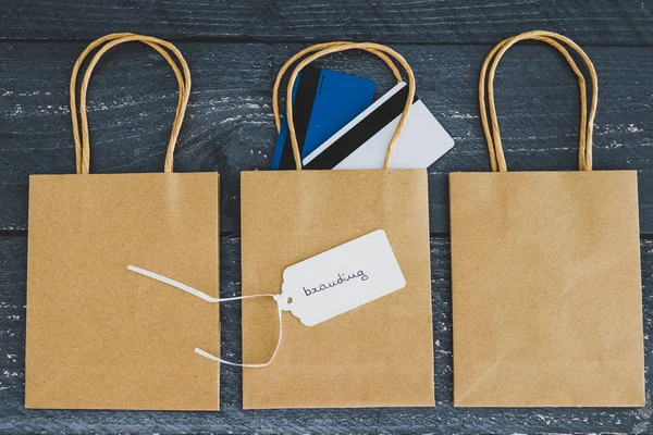 Concetto di successo del venditore, gruppo di shopping bag con pagamento ca — Foto Stock