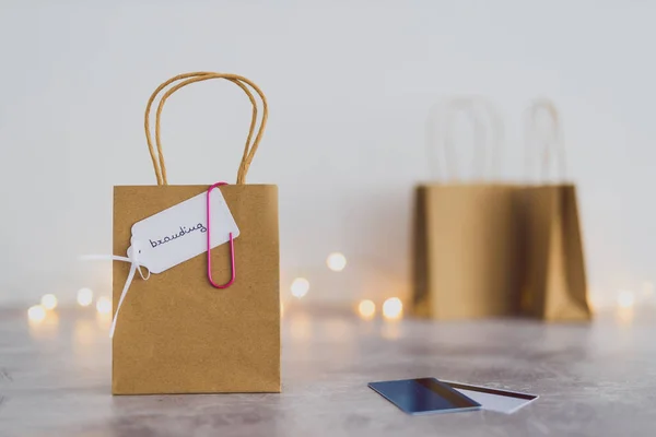 Οικοδόμηση μιας αναγνωρίσιμης μάρκας έννοια τσάντα ψώνια με Branding — Φωτογραφία Αρχείου