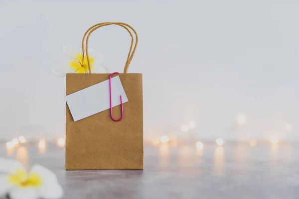 Shopping bag with blank card with copyspace to add your text and — Stock Photo, Image