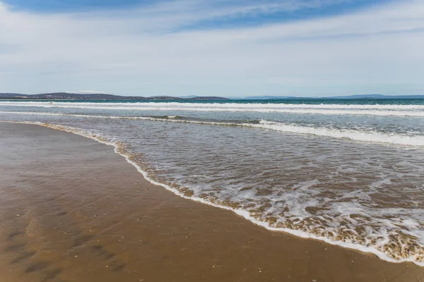 7 Meilen Strand in Tasmanien, Australien an einem späten Frühlingstag mit — Stockfoto