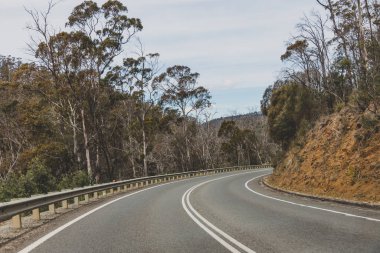 Avustralya kırsal yol manzarası boş Ro ile arabadan