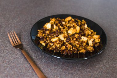 sauteed potatoes with marinated tofu cubes