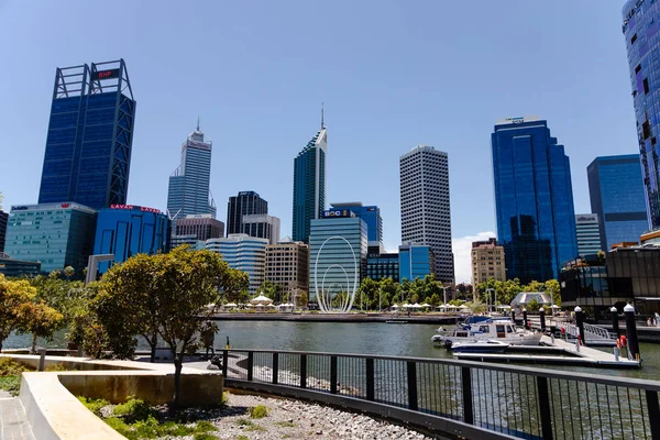 Uitzicht op Elizabeth Quay in Perth Cbd met zijn skyline en moderne — Stockfoto