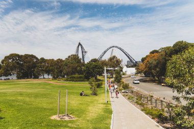 Perth City 'deki Kuğu Nehri üzerindeki Matagarup Köprüsü 