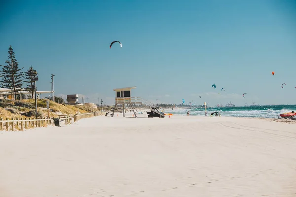 Näkymä Scarborough Beach, yksi suosituimmista rannoista lähellä — kuvapankkivalokuva