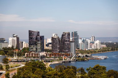 Perth City ufuk çizgisi Kings Park 'ta uygun bir noktadan görüldüğü gibi.