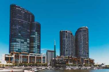 Perth 'teki Elizabeth Quay manzarası, yeni inşa edilmiş bir liman alanı.
