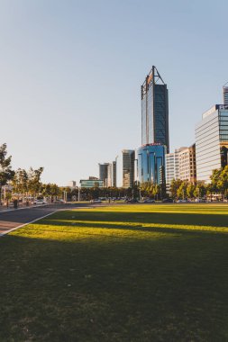 Perth 'teki Elizabeth Quay manzarası, yeni inşa edilmiş bir liman alanı.