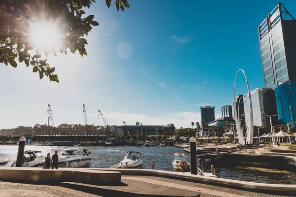 Perth 'teki Elizabeth Quay manzarası, yeni inşa edilmiş bir liman alanı. — Stok fotoğraf