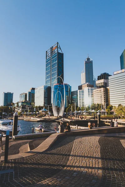 Perth 'teki Elizabeth Quay manzarası, yeni inşa edilmiş bir liman alanı. — Stok fotoğraf