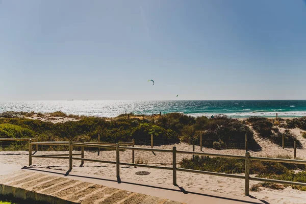 Vista de la playa de Scarborough cerca de Perth en un verano soleado y cálido — Foto de Stock