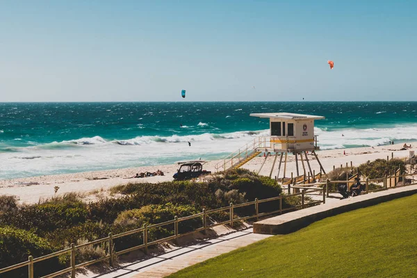 Vista de la playa de Scarborough cerca de Perth en un verano soleado y cálido — Foto de Stock