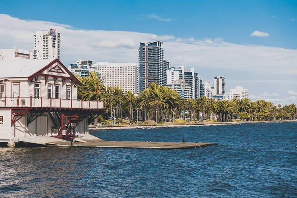 View of the Swan River and coastline from the Riverside Boulevar — 스톡 사진