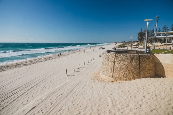 Vista de la playa de Scarborough cerca de Perth en un verano soleado y cálido — Foto de Stock