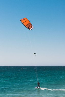 City Beach 'teki en popüler uçurtmacılardan biri. 