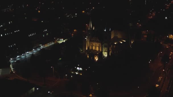 パース オーストラリア 2019年12月24日 夜のCbdからのパース市の眺め 垂直方向にパンニングカメラ — ストック動画