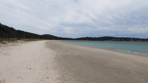 Vista Praia Branca Península Tasmânia Tasmânia Austrália Num Dia Nublado — Vídeo de Stock