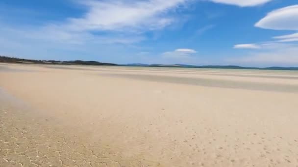 Widok Dunalley Beach Tasmania Australia Piaskowcami Płytkiej Dziewiczej Wody Słoneczny — Wideo stockowe