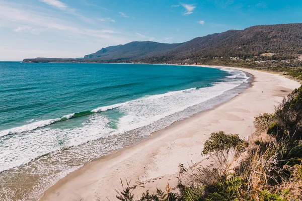 Vue sur la plage à côté de la chaussée Tessalated à Eaglehack N — Photo