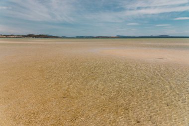 Tazmanya, Avustralya 'da kumsallı Dunalley Plajı manzarası