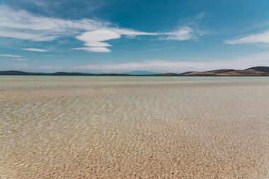 Tazmanya, Avustralya 'da kumsallı Dunalley Plajı manzarası