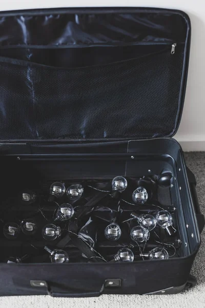 Brain drain concept, open suitcase with lightbulbs symbol of tal — 스톡 사진