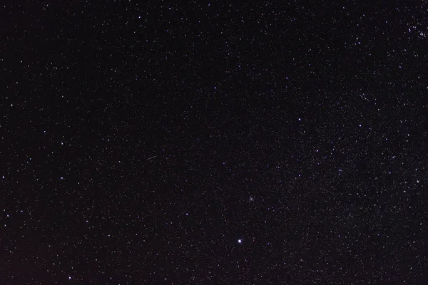 Sterrenhemel met extreem heldere omstandigheden waardoor veel van — Stockfoto